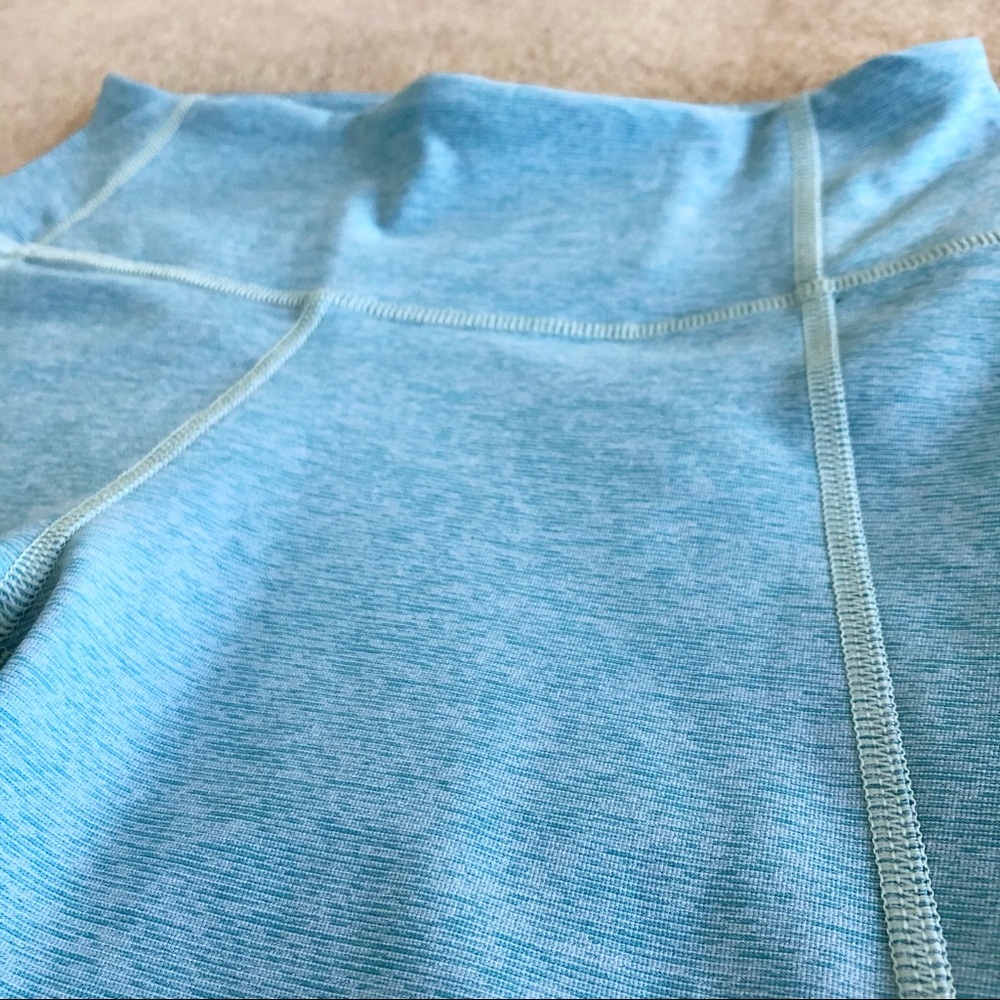 Outdoor voices baby blue 7/8 leggings - Picture 7 of 8